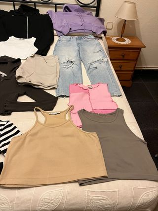 VENDO LOTE DE ROPA DE MUJER.