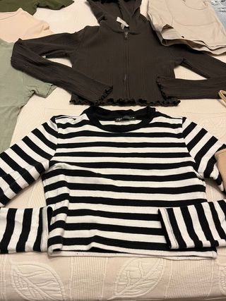 VENDO LOTE DE ROPA DE MUJER.
