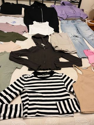 VENDO LOTE DE ROPA DE MUJER.