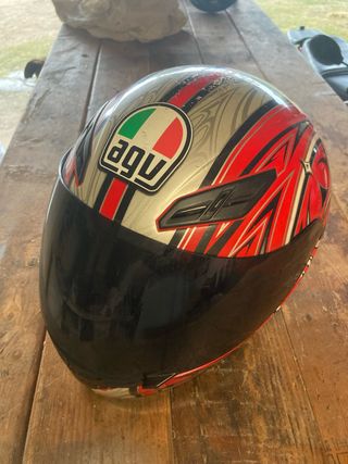 Casco AGV deportivo