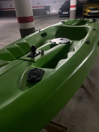 Kayak de pesca verde