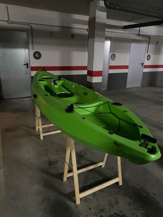 Kayak de pesca verde