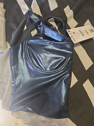Top Zara efecto piel azul