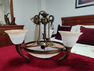 Lámpara de dormitorio,está en perfecto estado
