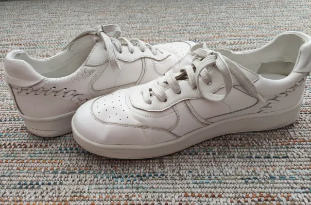 Sapatos de couro branco Massimo Dutti