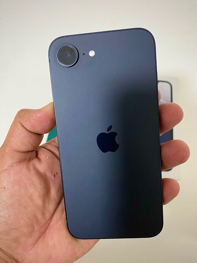 iPhone SE 128GB blu scuro