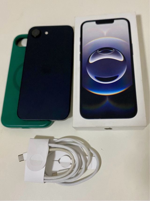 iPhone SE 128GB blu scuro