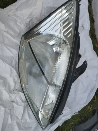 Faro Ford Focus Izquierdo y derecho 
