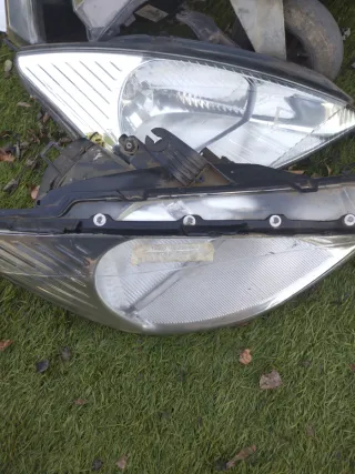 Faro Ford Focus Izquierdo y derecho 
