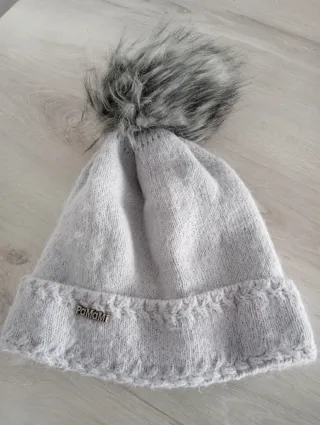 Gorro Pamami gris con pompón pelo