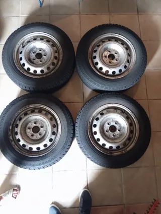 Juego de 4 llantas y neumáticos