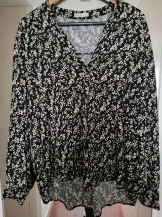 Blusa floral negra 