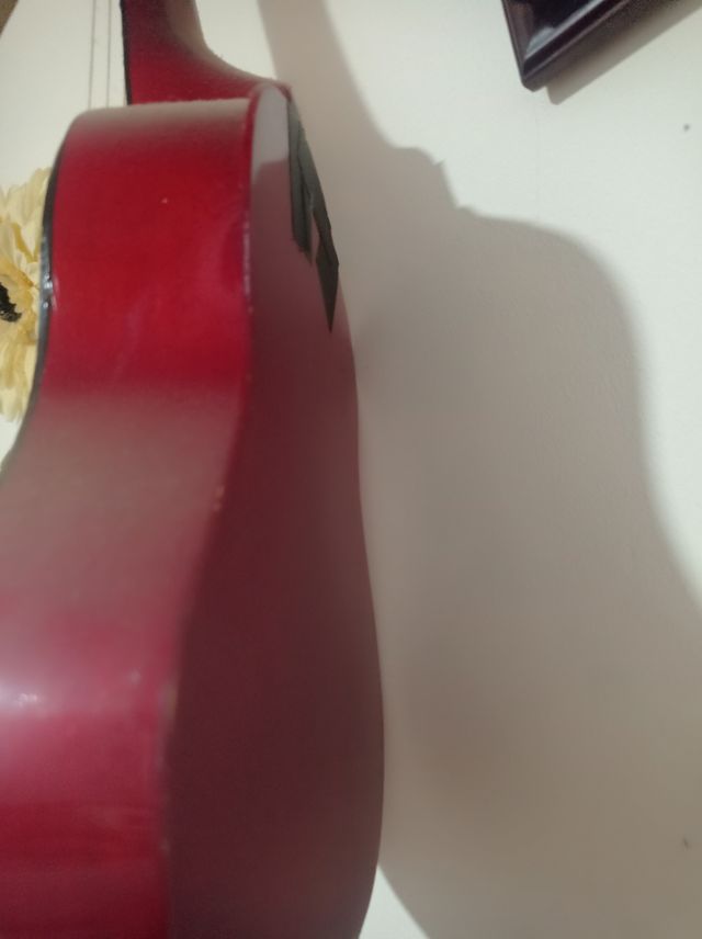 Ukelele de madera NATURAL y color BURDEOS