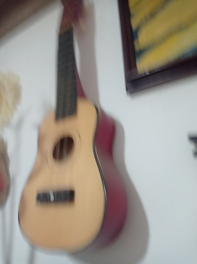 Ukelele de madera NATURAL y color BURDEOS