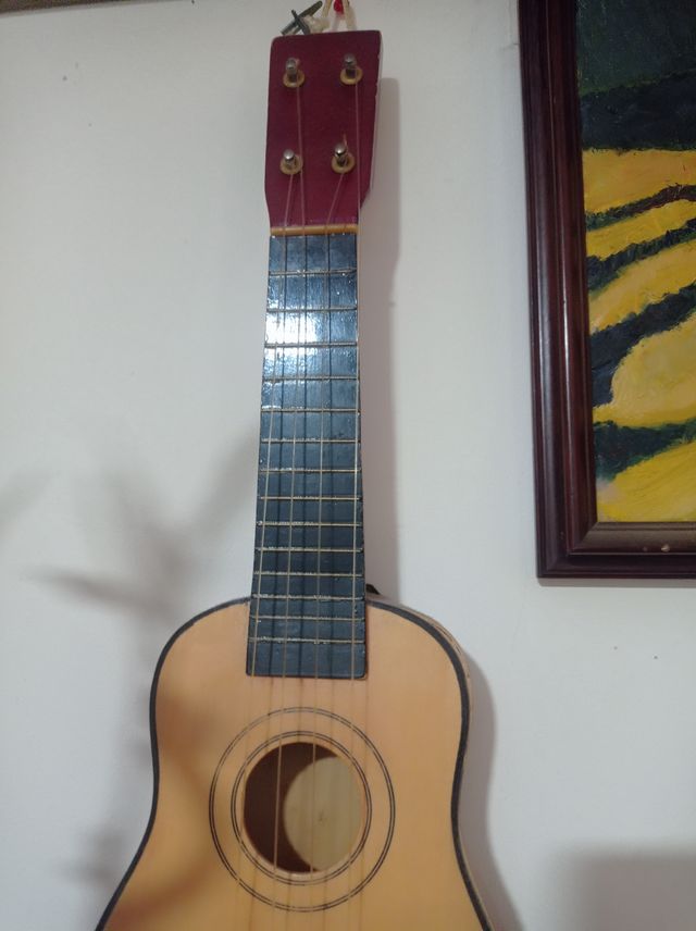 Ukelele de madera NATURAL y color BURDEOS