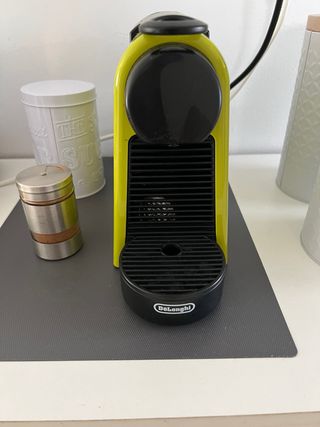 Cafetera Nespresso Mini Delonghi Amarilla