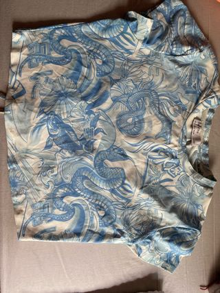 Camiseta Bershka Estampada Dragones y Flores Azul 