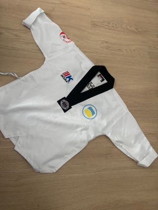 Traje de Taekwondo IKARA Blanco Red arenales 