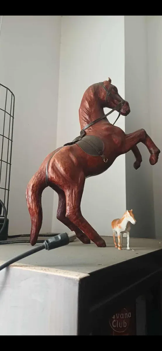 Cavallo in legno decorativo vantag