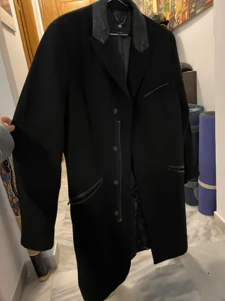 Abrigo negro hombre