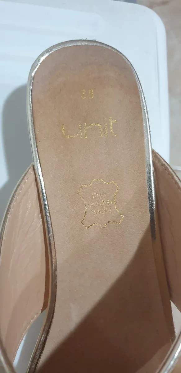 Chanclas de piel doradas  