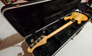 Bajo réplica Musicman Stingray Fretless 