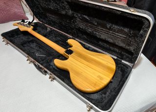 Bajo réplica Musicman Stingray Fretless 