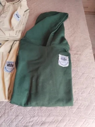 Uniforme Colegio Santa María del Puig, talla 18.