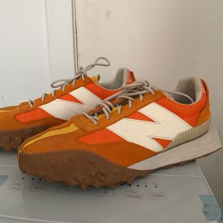 New Balance Naranja y Blanco Talla 43