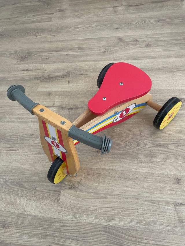 Bicicleta de madera para niños