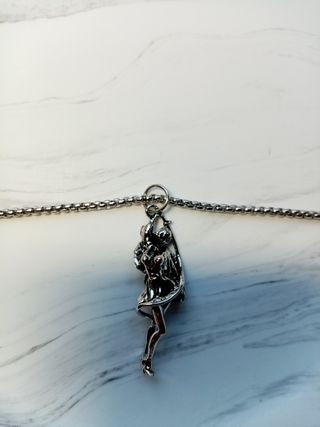 Collar Plata Mujer Figura Moderna