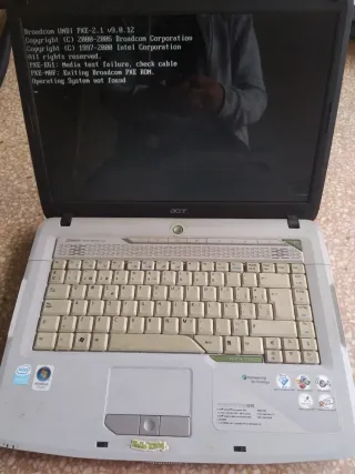 Ordenador portátil Acer beige y negro