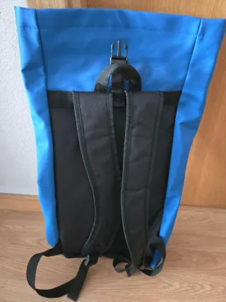 Mochila grande azul con dibujo de conejo Nesquik