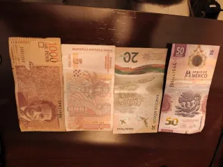 Colección de monedas y billetes extranjeros