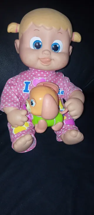 Muñeca con perro interactivo