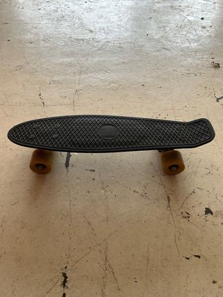 Patinete 4 ruedas negro
