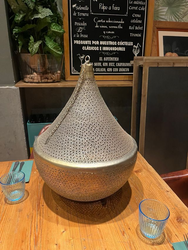 Lampada egiziana con effetto luminoso. Nova