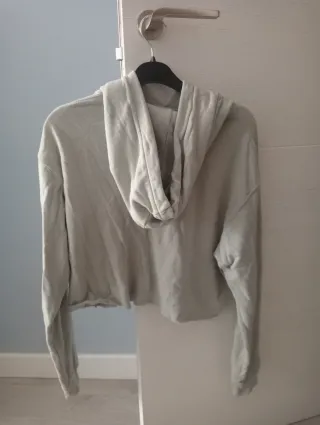 Sudadera Pull & Bear gris crop top