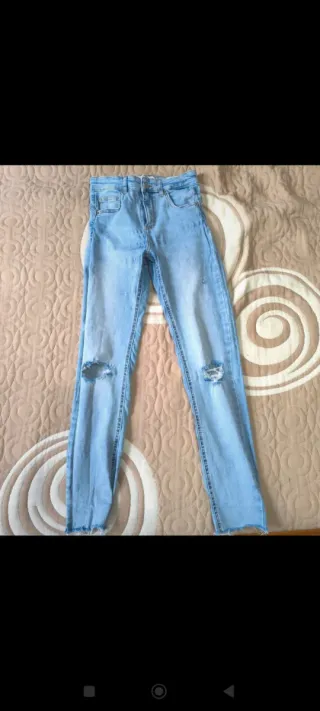 Pantalón vaquero mujer desgarrado