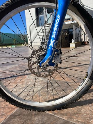 Bicicleta de Montaña BH Blanca y Azul está nueva .