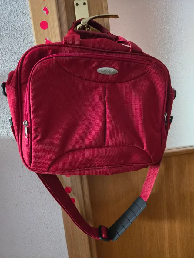 Maletín de viaje Samsonite rojo