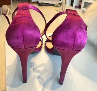 Sandalias de tacón moradas