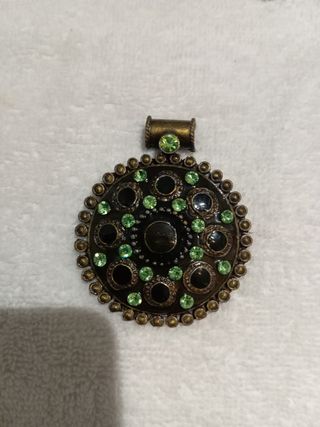 Colgantes vintage 
Una 10€ (regalo otra )