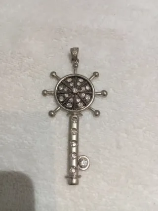 Colgantes vintage 
Una 10€ (regalo otra )