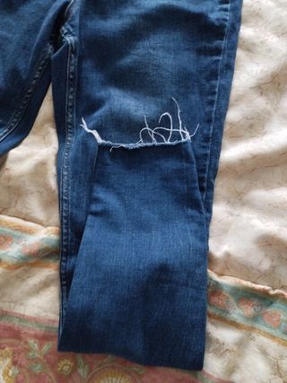 Pantalones vaqueros desgastados azules