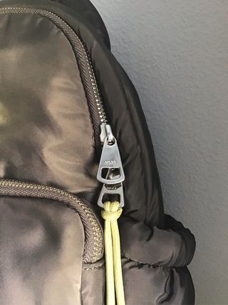 Mochila HOFF acolchada gris y verde