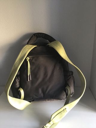 Mochila HOFF acolchada gris y verde