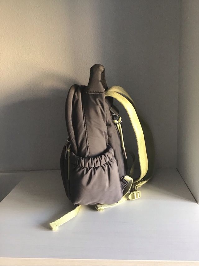 Mochila HOFF acolchada gris y verde