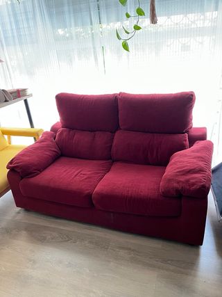Sofá de 2 plazas en tela roja