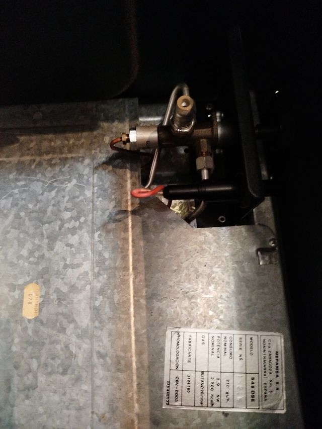 Estufa de gas negra y gris